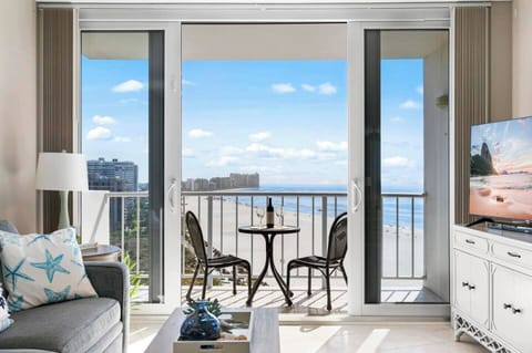 Gulf Front Stunning Beach Views and Gorgeous Marco Sunsets from Your Private Lanai