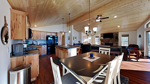 Dining room area with views of the lake plus 3 additional seats at the kitchen bar