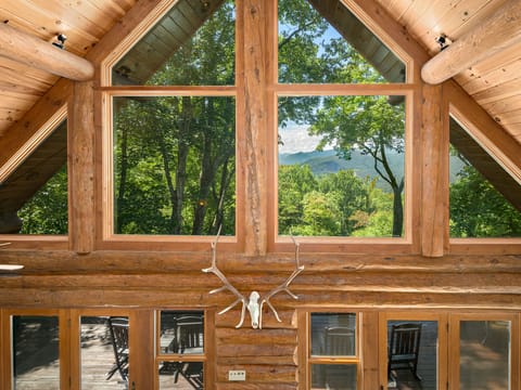 Beautiful mountain views every morning when you exit the upstairs Master.