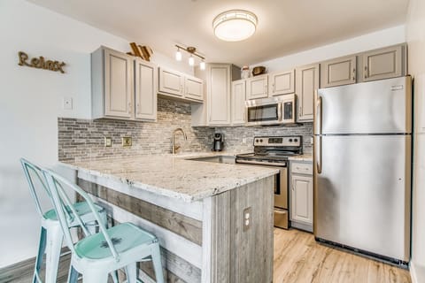 Grand Caribbean West 201 Kitchen Bar Seating for 2