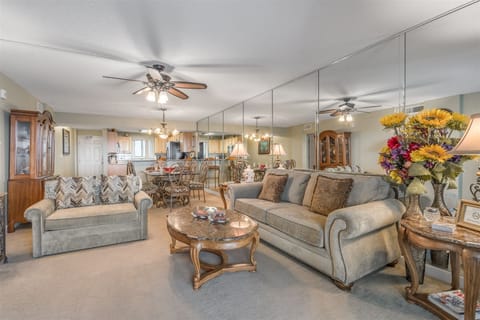 Sandy Key 826 Living Room
