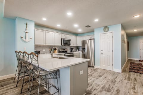 Spanish Key 206 Kitchen Counter and Seating for 4