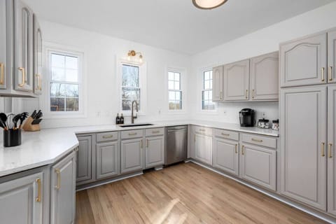 [Main kitchen] Fully equipped with french door fridge, double ovens, electric cooktop, and dishwasher