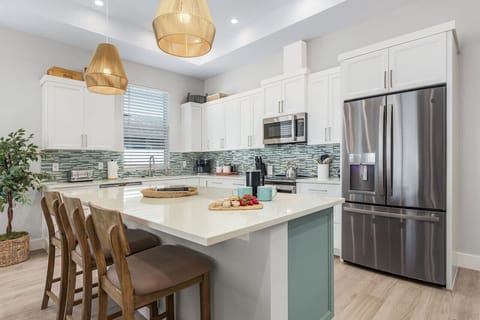 All modern appliances and a fully stocked kitchen - just bring groceries