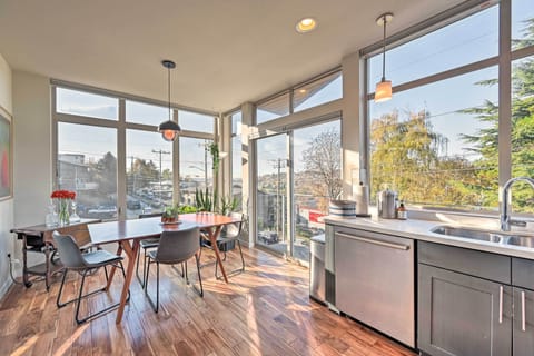Dining Area | Dishware & Flatware Provided