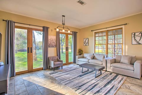 Gainesville Vacation Rental | 3BR | 2BA | 2,000 Sq Ft | 1 Minor Step to Enter
