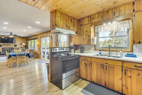 Kitchen | Cooking Basics | Coffee Maker | Paper Towels/Trash Bags Provided