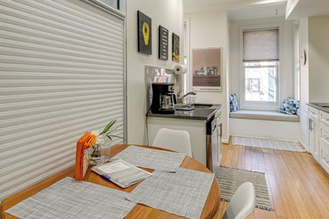 Dining Area | Dishware & Flatware Provided