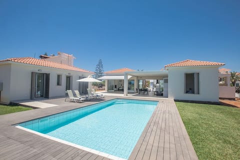 Villa Amelia, Beautiful 3BDR Cape Greco Villa, Close to Konnos Bay Beach