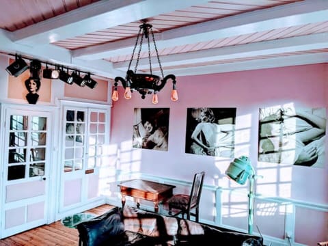 sitting room of the star's