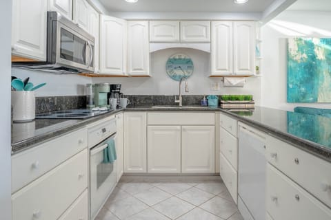 Maalaea Kai 104 Kitchen