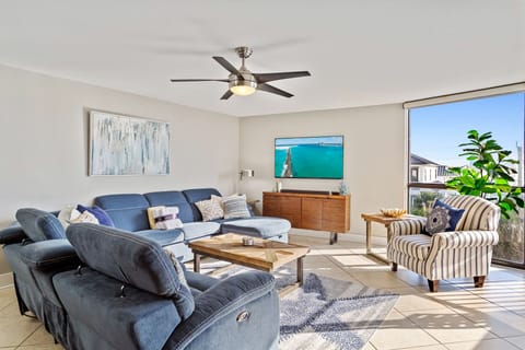 23-Mainsail-332-Living