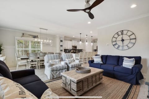 Front room/Family Room