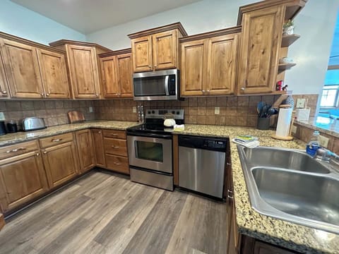 This kitchen has everything you'd need to prepare a full dinner for family or friends.