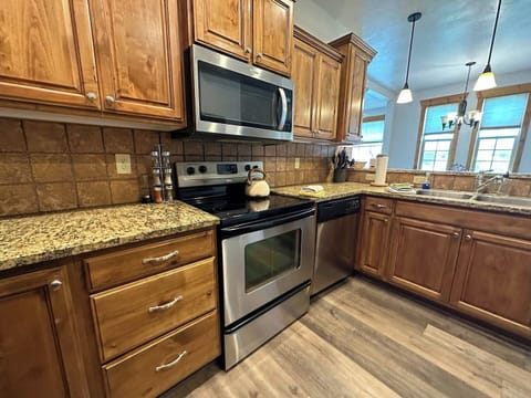 This kitchen has everything you'd need to prepare a full dinner for family or friends.