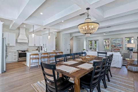 Plenty of seating at the dining table and kitchen island