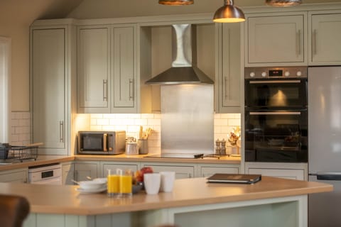 Lalo, near Thirsk: Spacious well-equipped kitchen