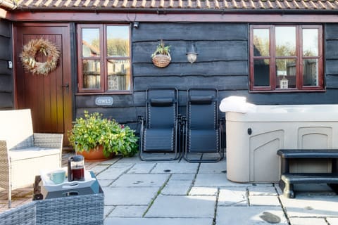 The exterior and hot tub at Woodbury Cottage, Devon
