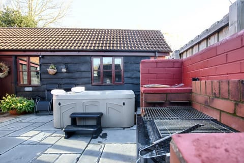 The hot tub at Woodbury Cottage, Devon