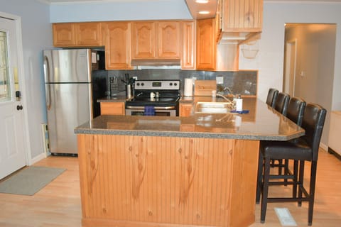 Full kitchen with 4 bar stools