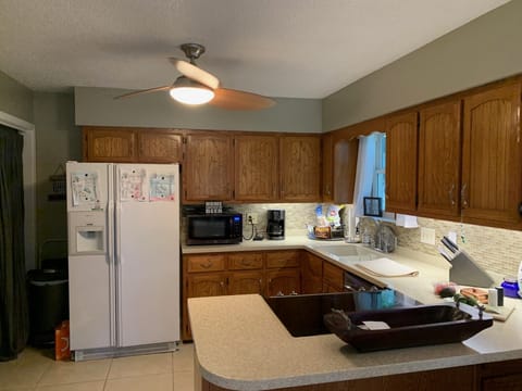 Fully functioning kitchen, just bring food!