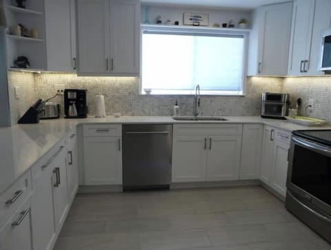 Renovated kitchen equipped w/coffee maker, air fryer, blender, SubZero fridge.