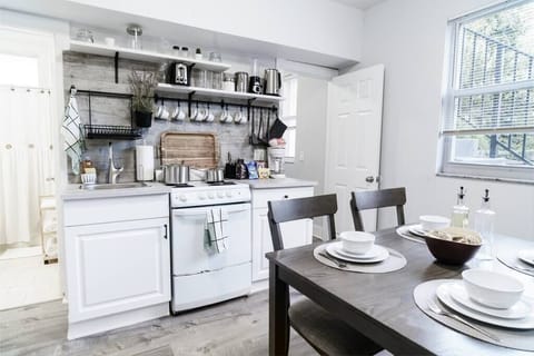 3545 SW #2 · Modern Apartment near Brickell & Coral Gables 2 (158)