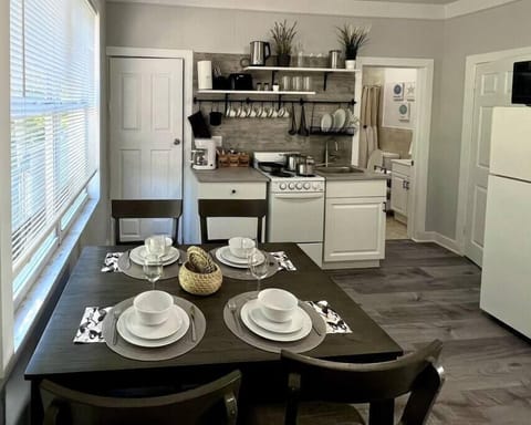 3545 SW #3 · Modern Apartment near Brickell & Coral Gables 3 (181)