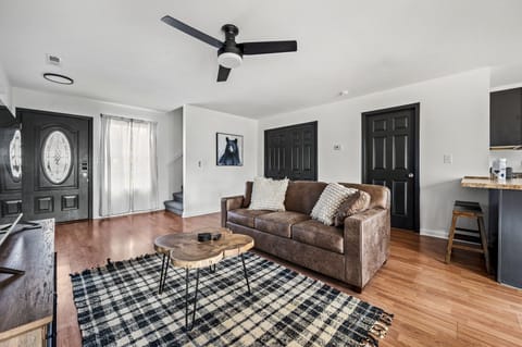 Come and experience the ultimate holiday home-away-from-home – an open concept living, dining and kitchen