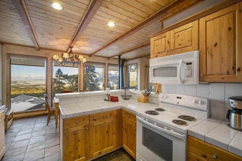 Great counter space, lighting and cabinet space