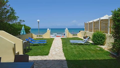 Directly on the Beach - shared garden