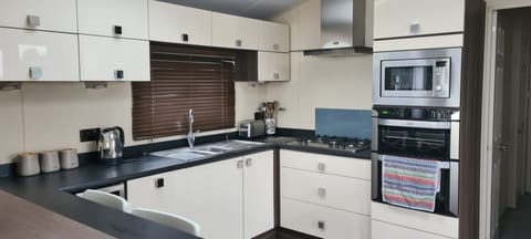 Double Oven, 5 Ring Gas Hob, Microwave, Dish Washer, Fridge Freezer, Wine Cooler