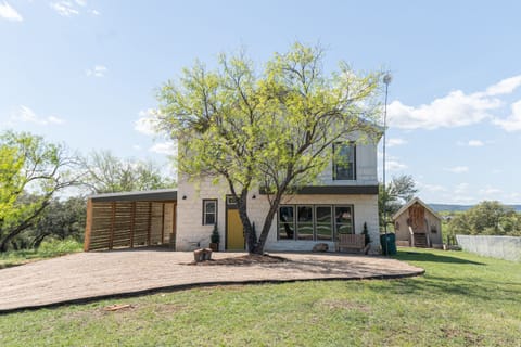 Front view of property