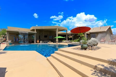 Resort style back yard 