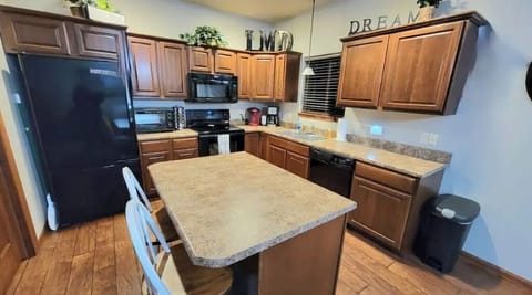 Full, stocked kitchen