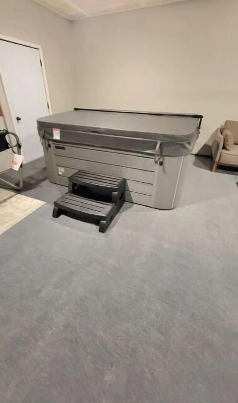 Game room.table,sectional,TV, hot tub, pool table/table tennis, darts, bsktball