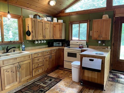 Open kitchen to make tasty meals. 