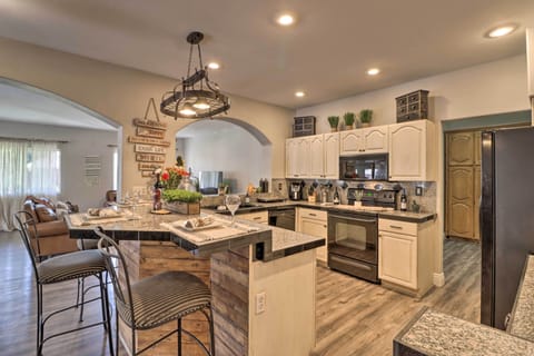 Kitchen | Air Fryer | Blender | Keurig Coffee Maker | Toaster