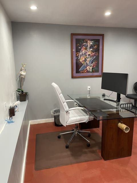 Ground floor office for rent ,available upon request.