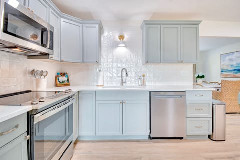 The kitchen has everything you need to prepare a home cooked meal.