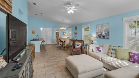 Sandy Teauxs Living Area into Kitchen