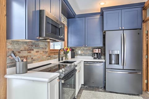 Kitchen | Cooking Basics | Coffee Maker | Paper Towels/Trash Bags Provided