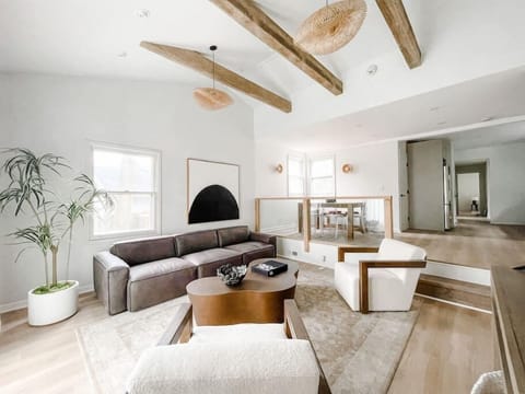 Our luxurious living space offers relaxation and de-cluttering so you can focus on the things and people that matter. 