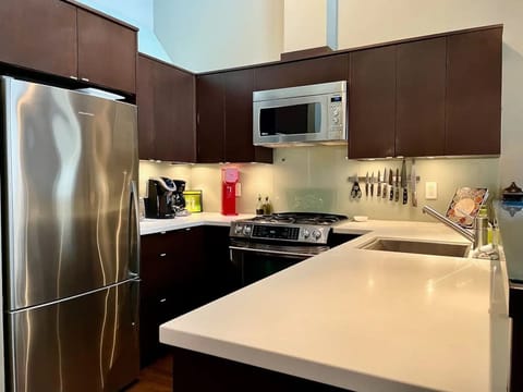 Upgraded Chef's Kitchen - with everything needed PLUS! Fully stocked and more! 