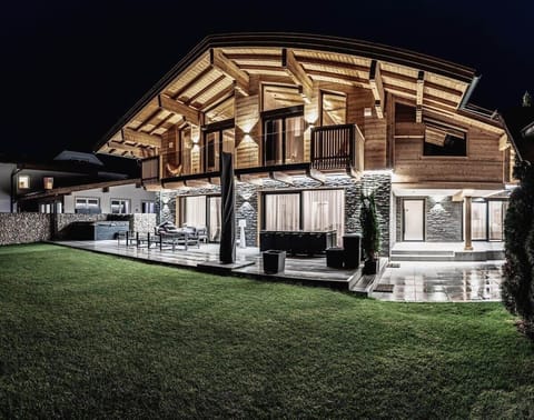 Chalet Amadeus is perfectly oriented south towards the "High Tauern" alpine range with its 3000+ meter peaks. The private lawn and terraces are fully fenced and gated around the chalet. 