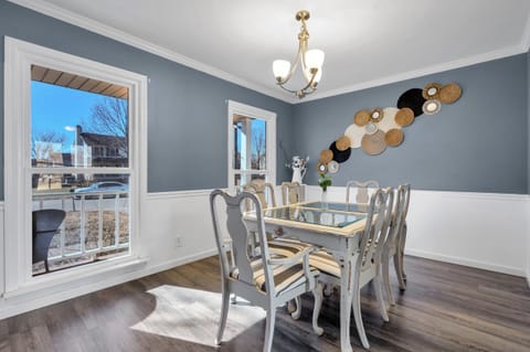 Our Big and Bright home in Clarksville TN offers fast internet and plenty of amenities. Located near Ft. Campbell Army Base, Nashville TN and Oak Grove Gaming Racing and Casino, we offer the perfect, centralized location for all your travel needs. 