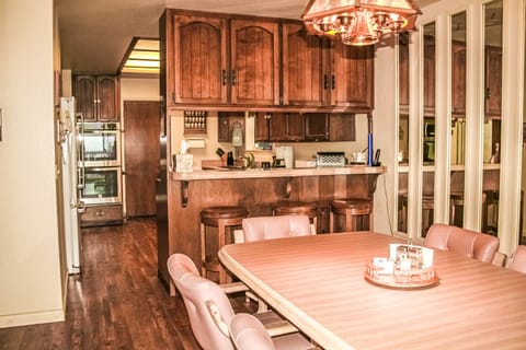 Dining area looking back towards the kitchen