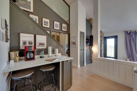 Bar Seating | 1st Floor