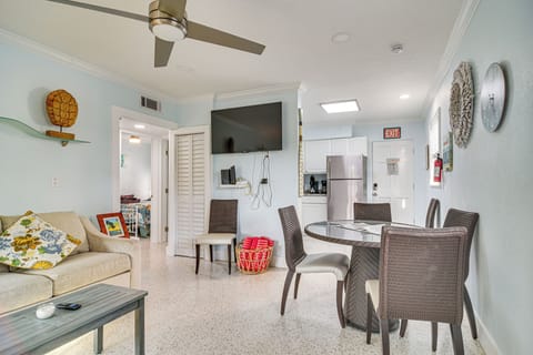 Living Room | Sleeper Sofa | Free WiFi | Smart TVs