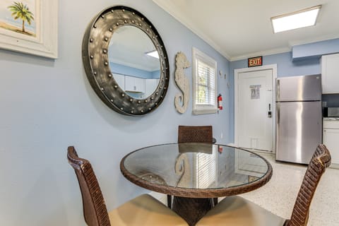 Dining Area | Dishes & Flatware Provided